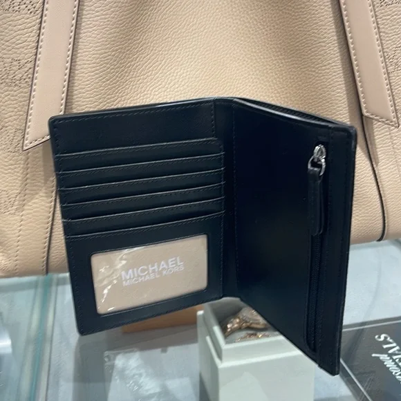 Michael Kors Jet Set Travel Passport Wallet
Black Signature/Silver-Tone Hardware - Picture 7 of 16